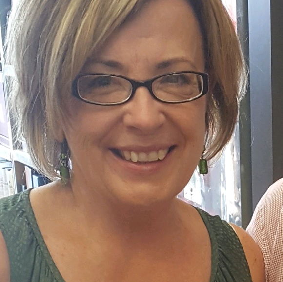 Meet your Posher, Julie - Picture 1 of 1